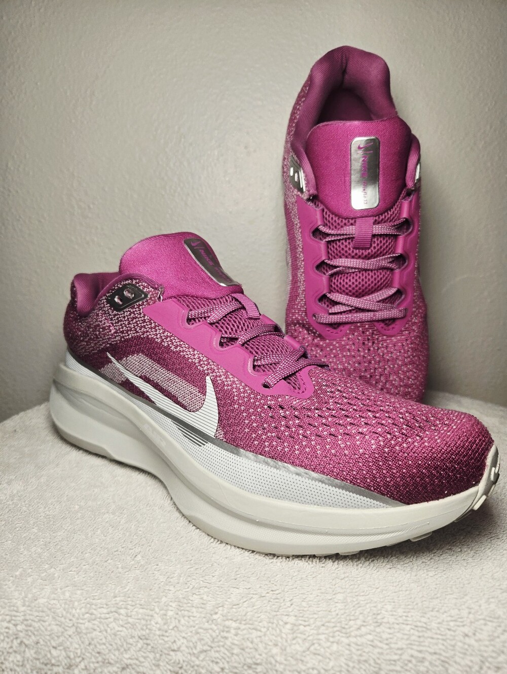 Nike Air Winflo 11 Women’s Size 10 Pink White Silver Running Shoes FZ3068-500